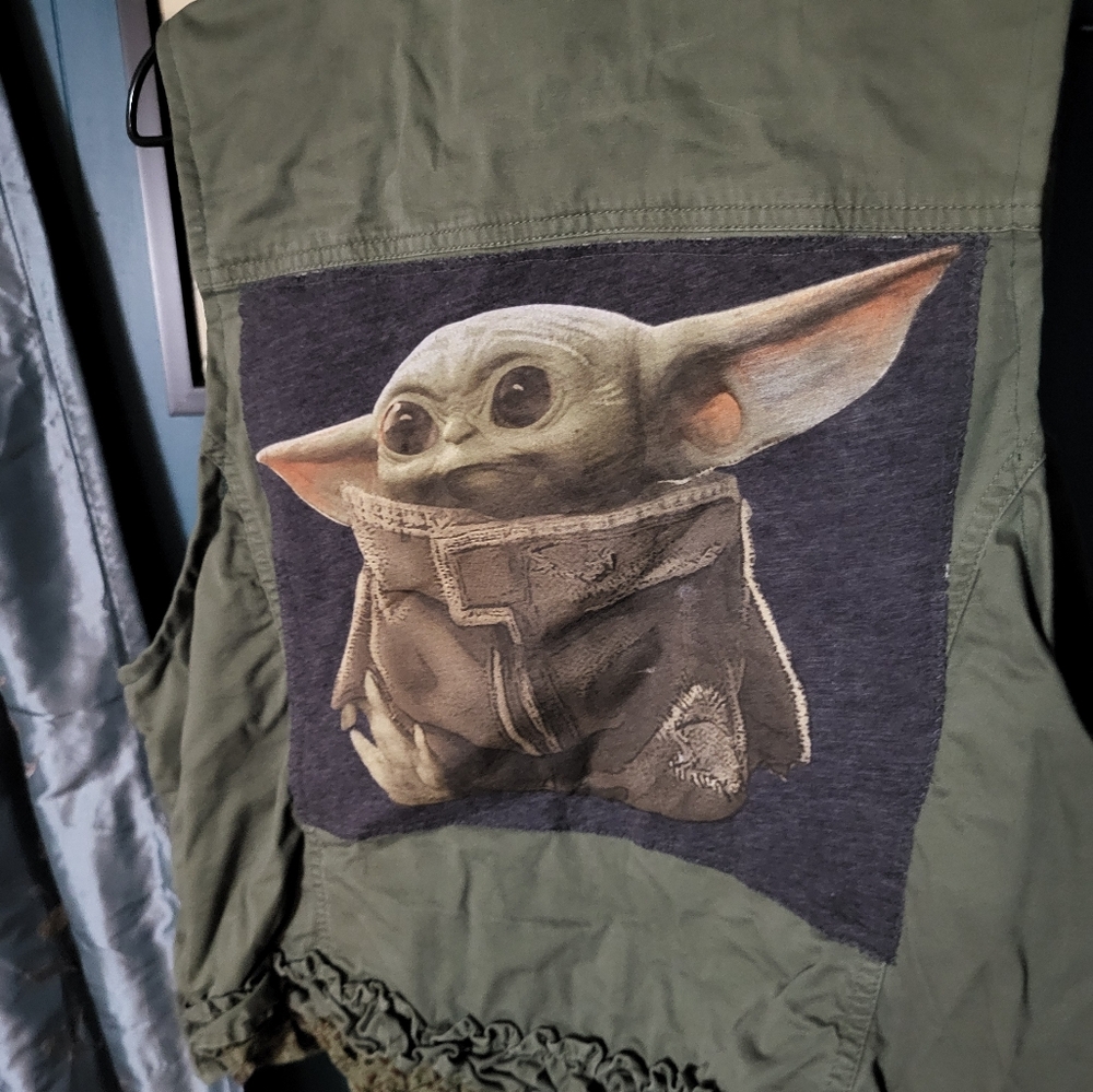 Maurice's 2XL green Vest, Star Wars Applique